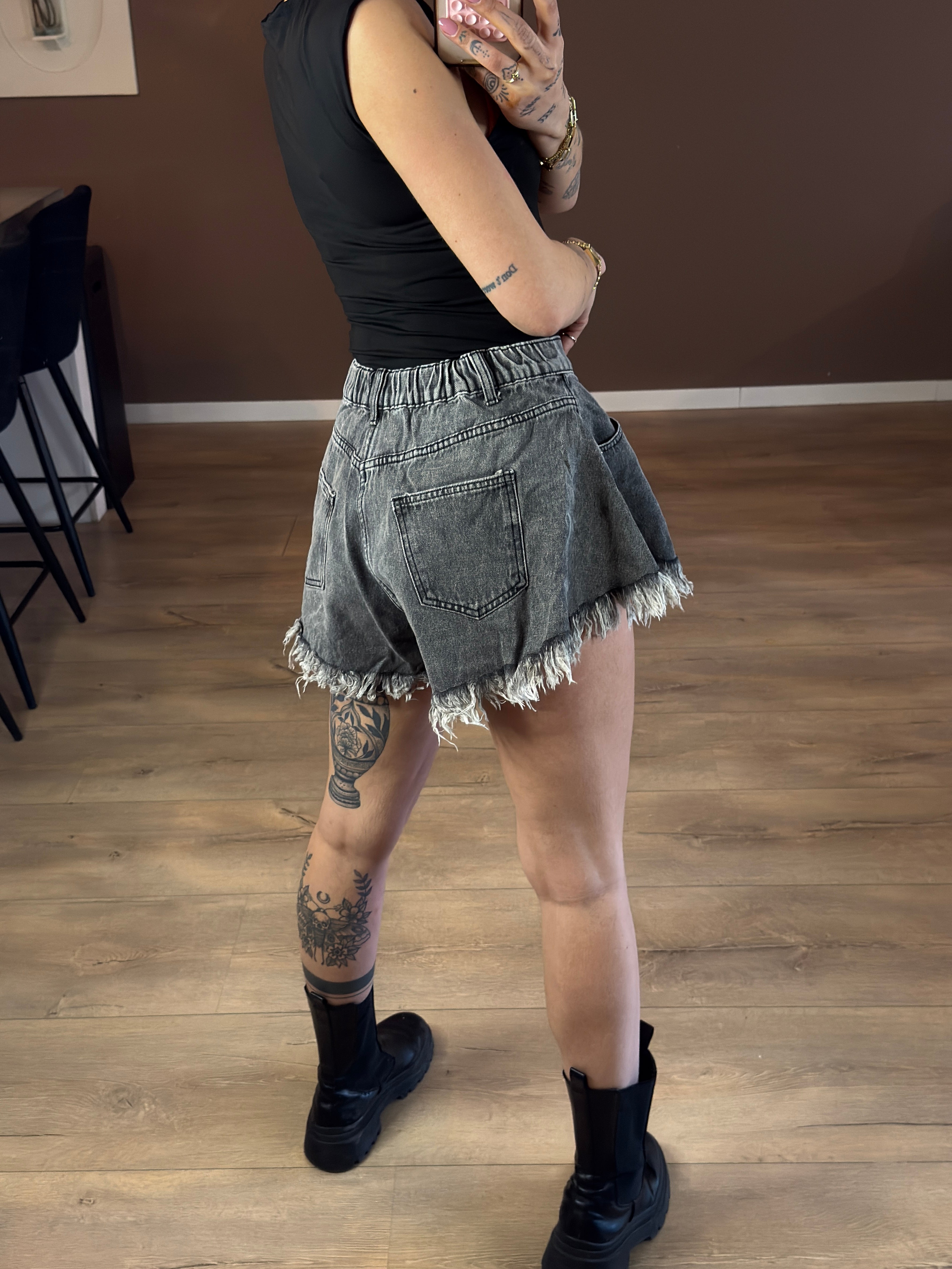 Jasmin short