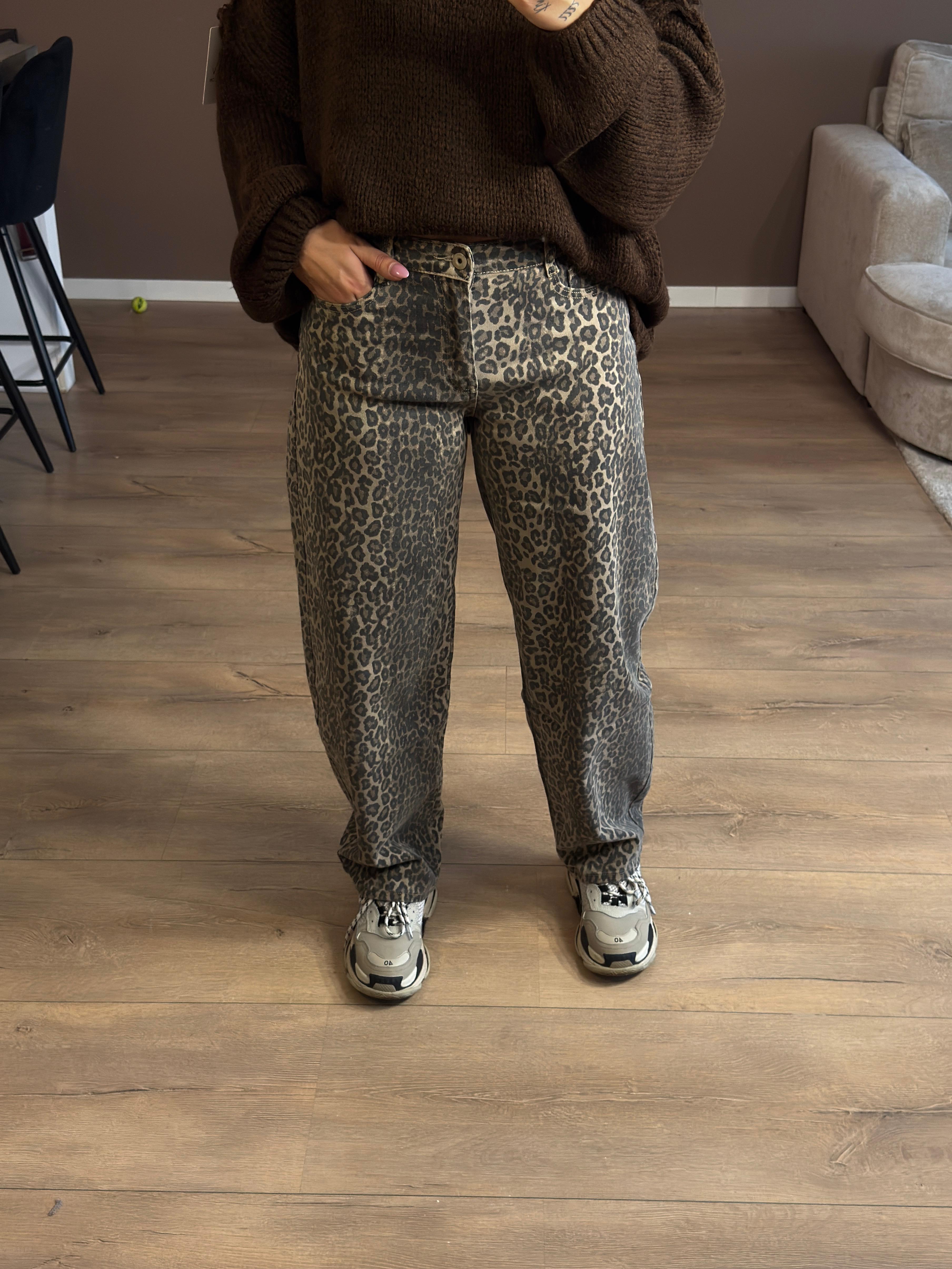 Balloon fit leopard jeans