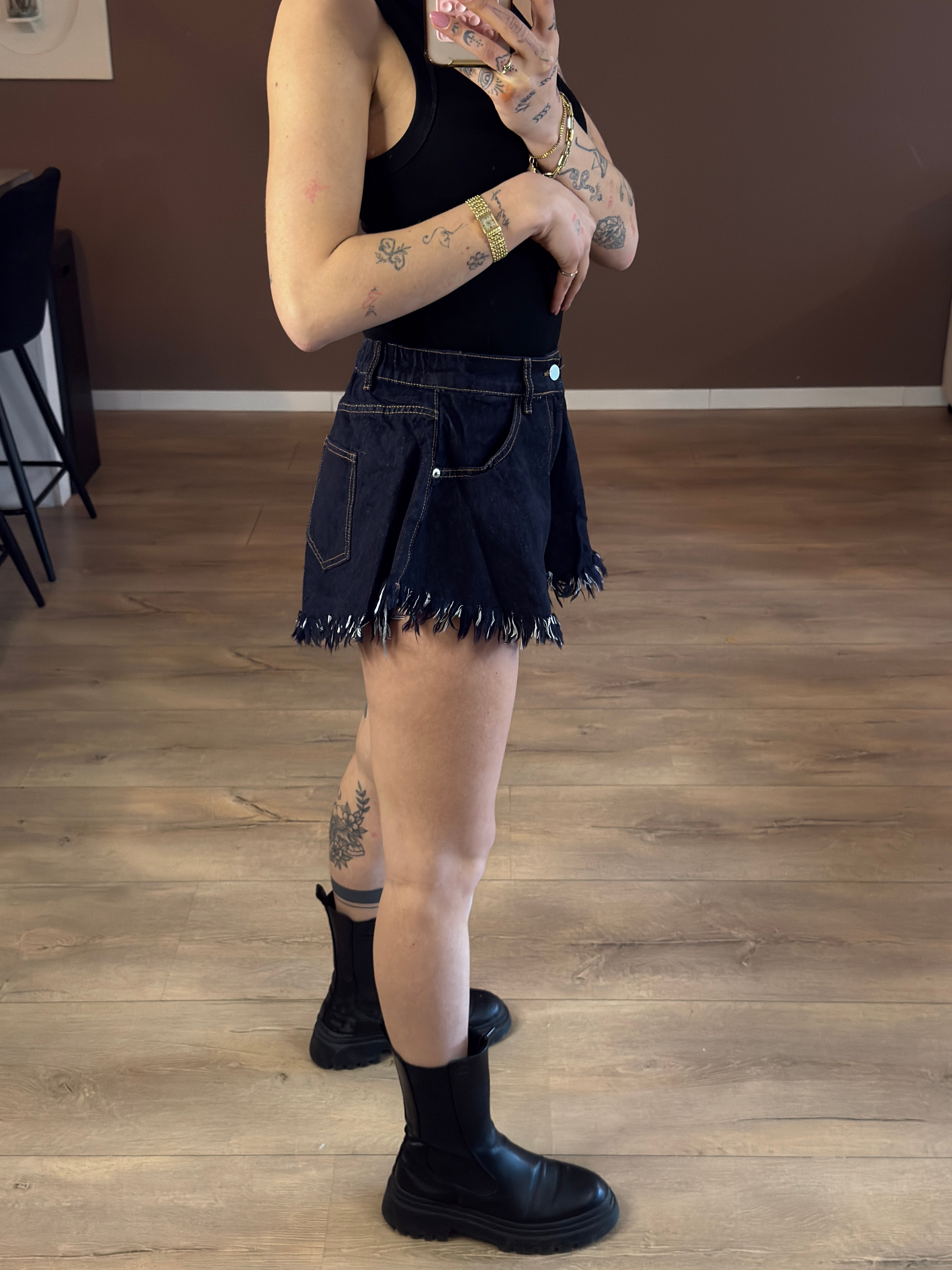Jasmin short