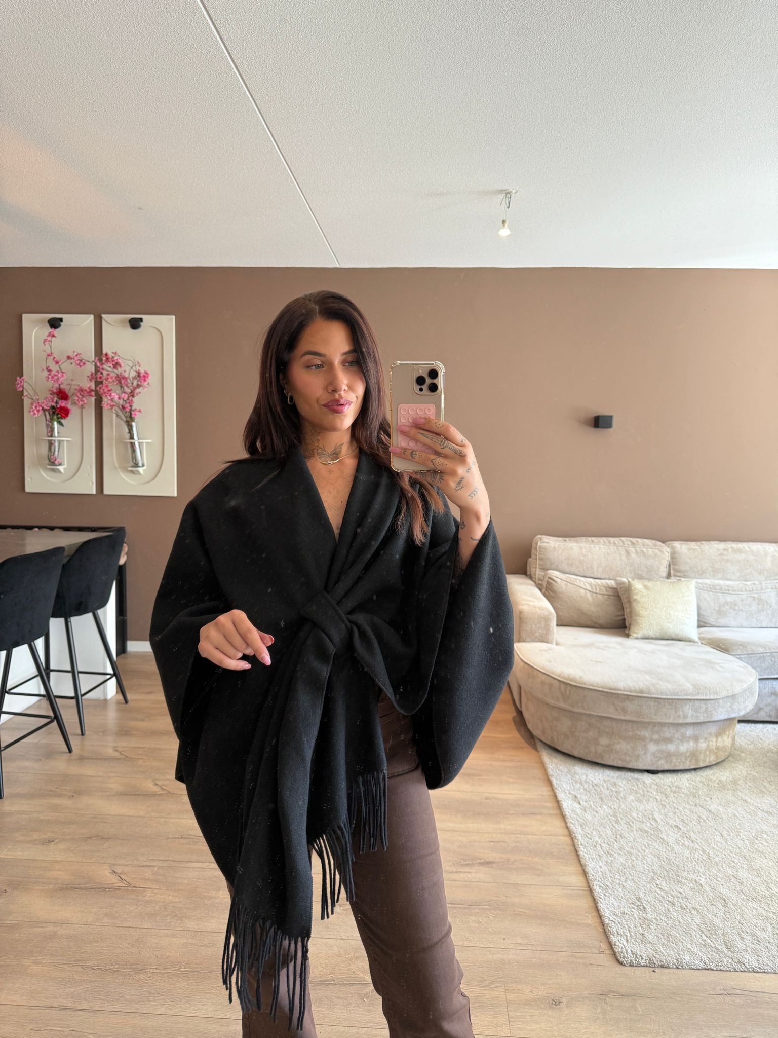 Lady poncho- black