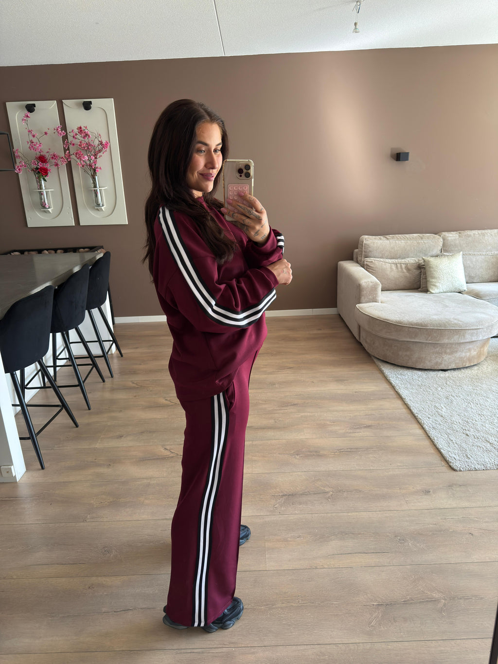 Monse TikTok set