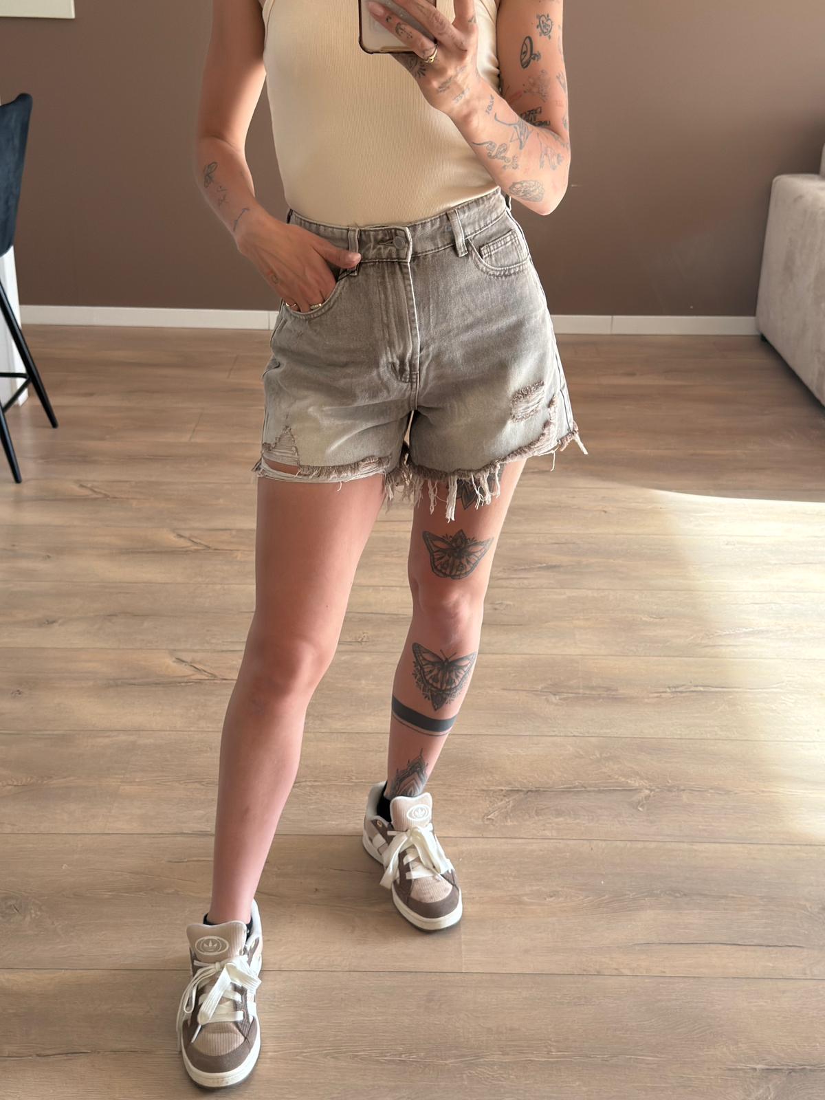 Mom short