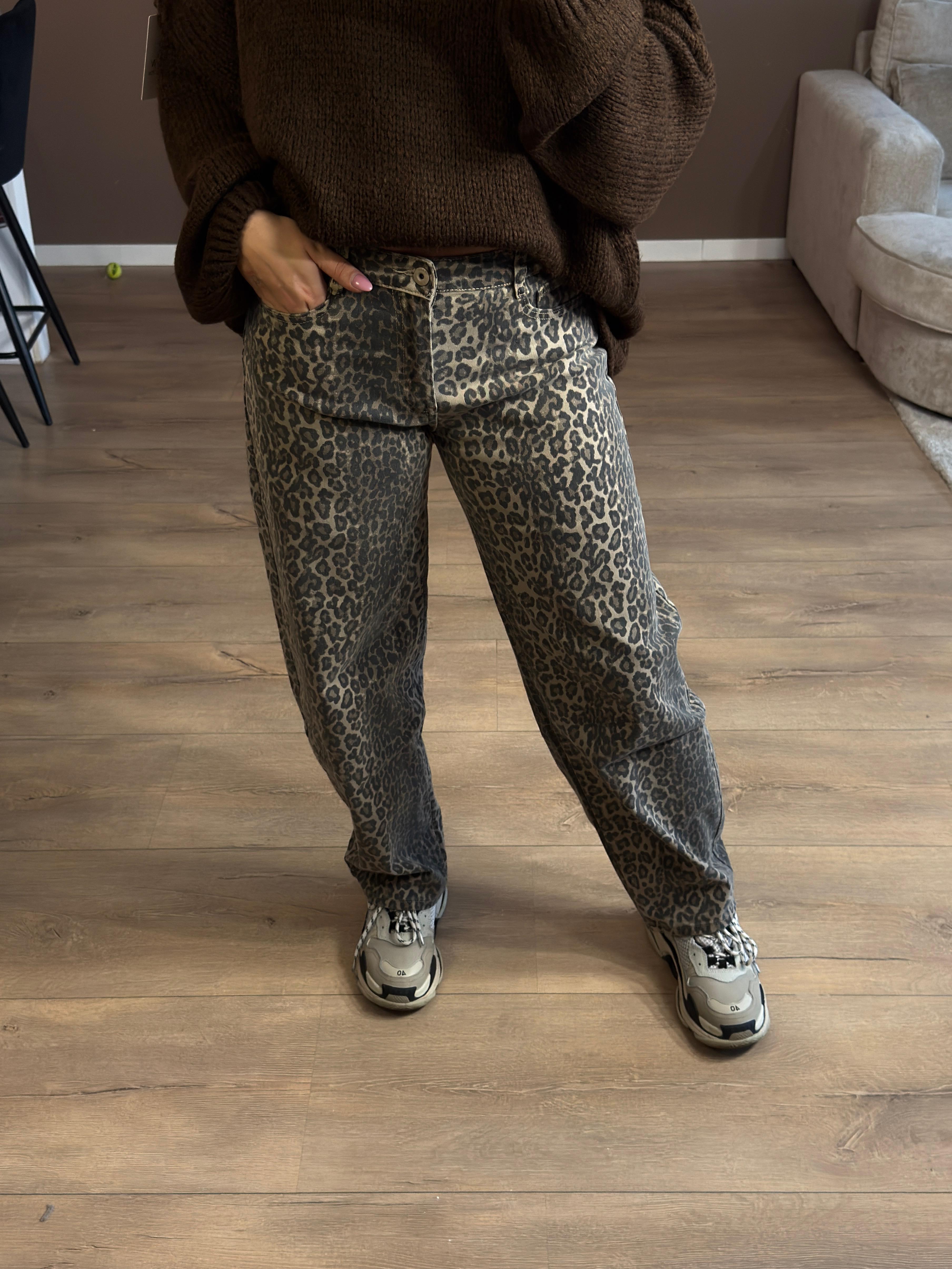 Balloon fit leopard jeans