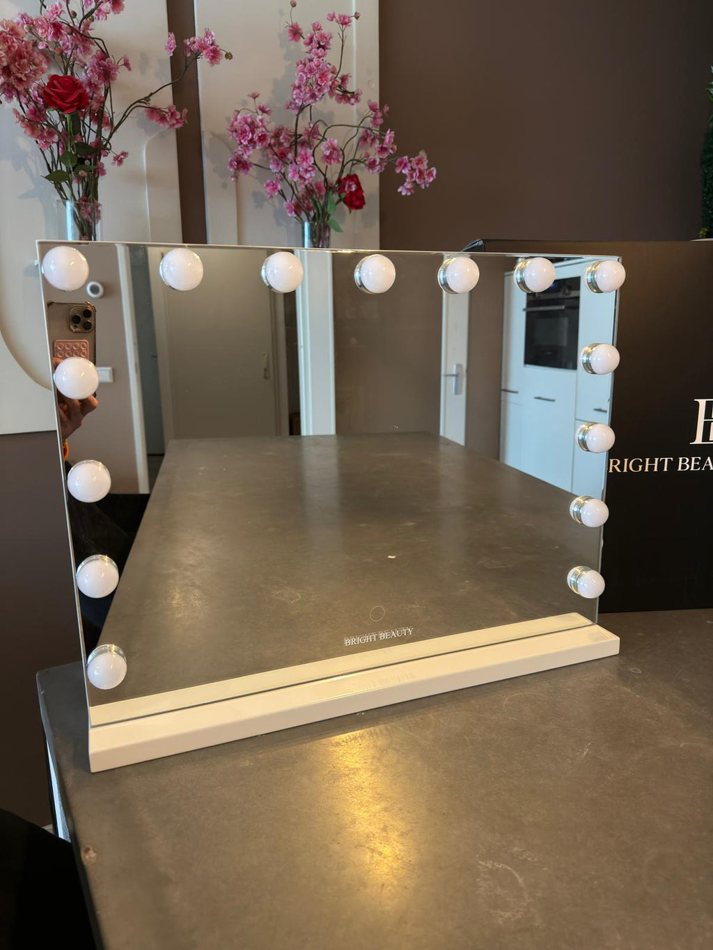 Bright beauty make-up spiegel