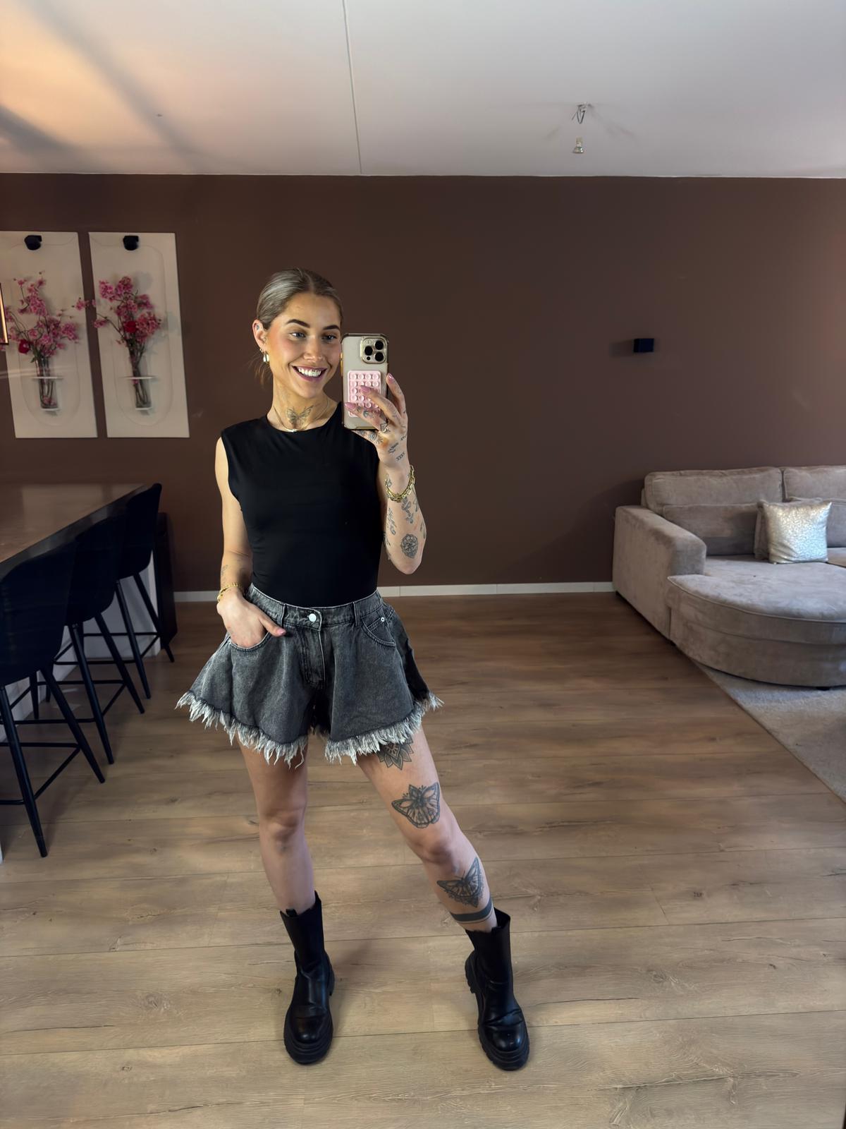 Jasmin short