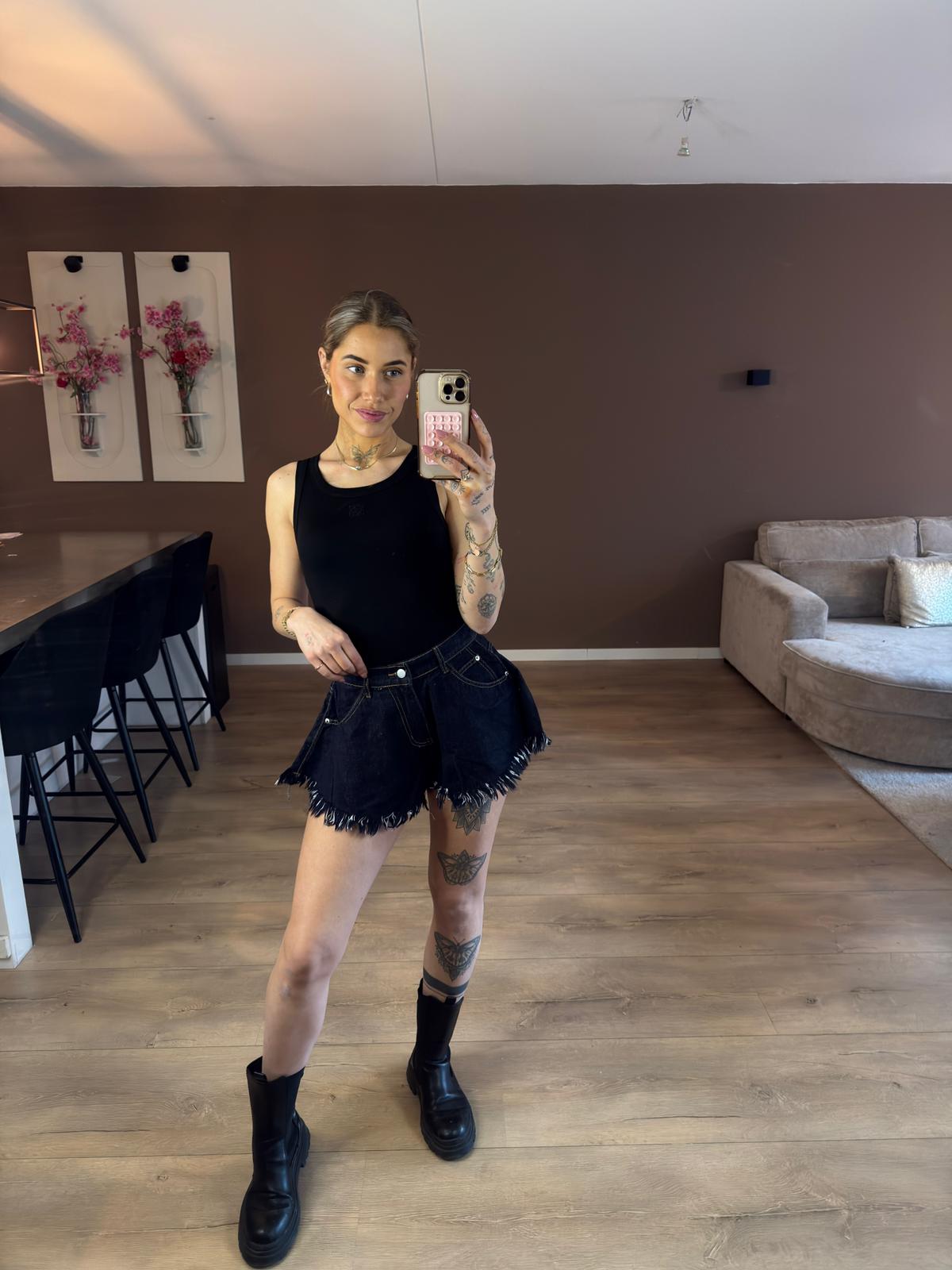 Jasmin short