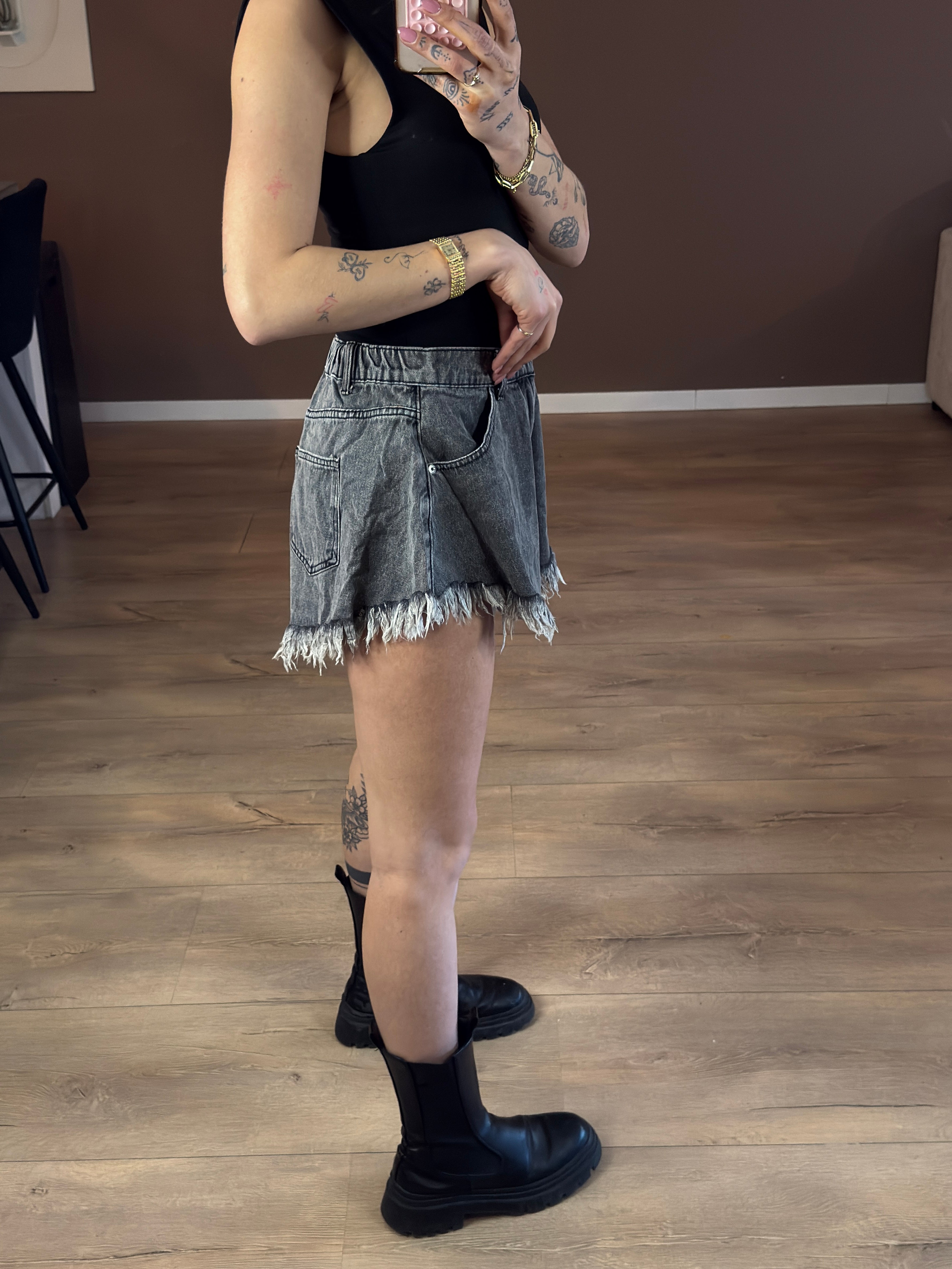 Jasmin short