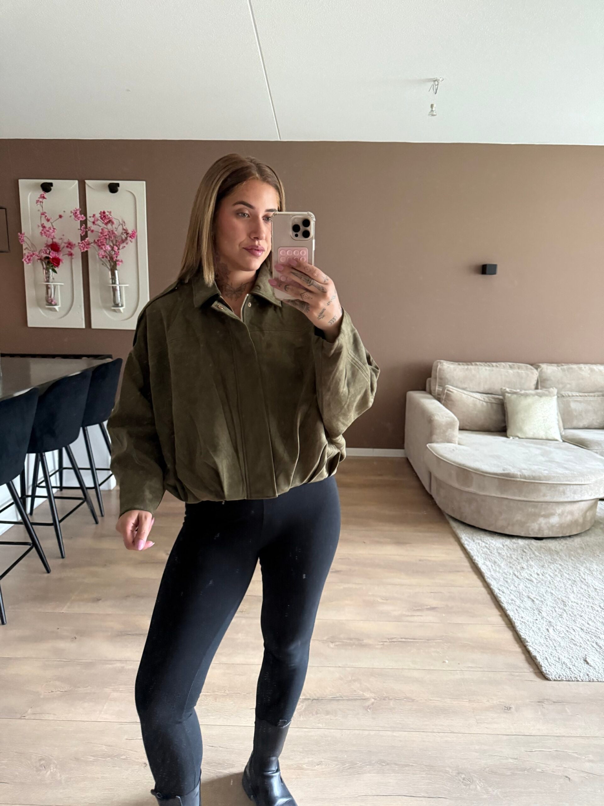 Suede bomber