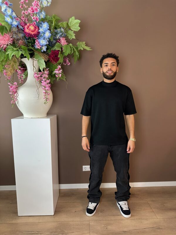 THE HIGHTOP SHORTSLEEVE BLACK (C126)