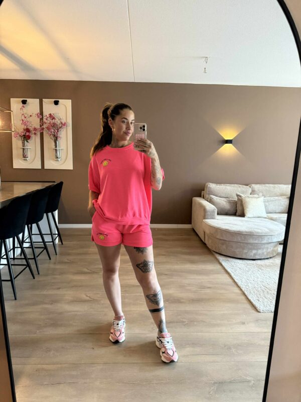 THE SMILEY SET - NEON PINK