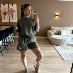 THE new khaki LIFE ISN'T GOOD SET