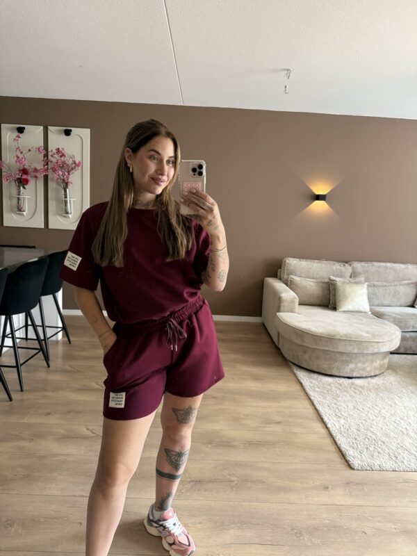 THE LIFE ISN'T PERFECT - COLOR BORDEAUX